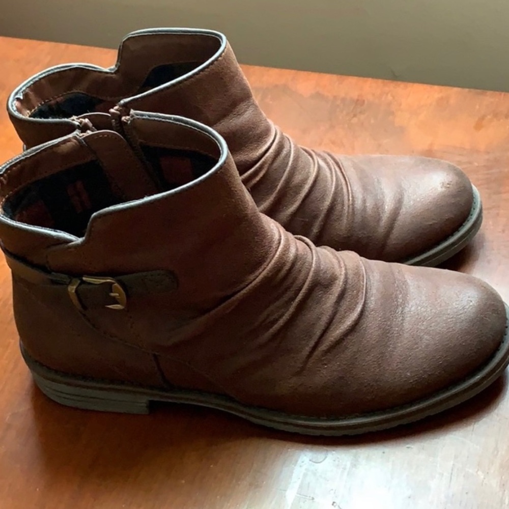 BareTraps flat ankle boots, size 6.5